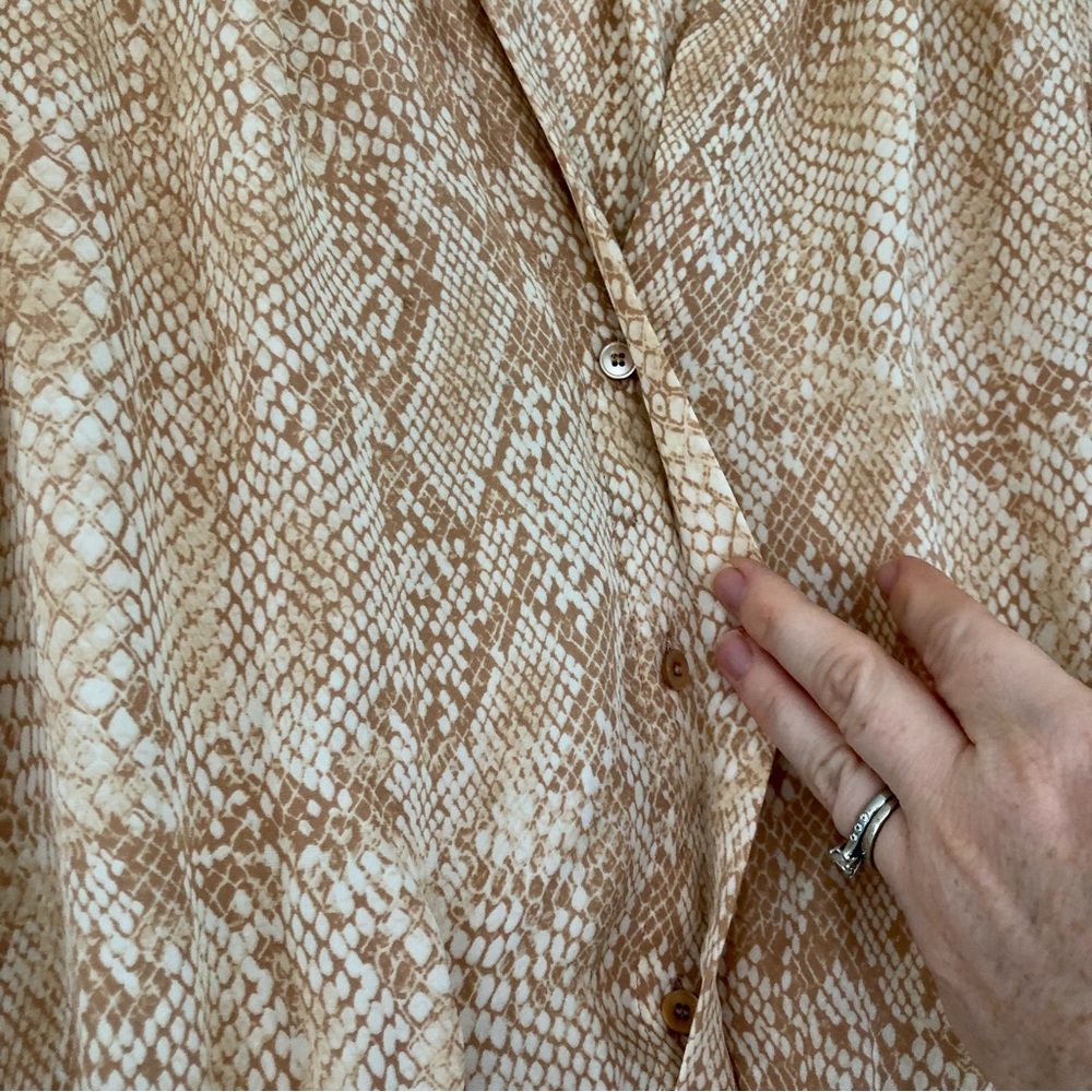 Aritzia Babaton Bennett Silk Long Sleeve Neutral Snake Print Belt Dress Size XS - Picture 6 of 14